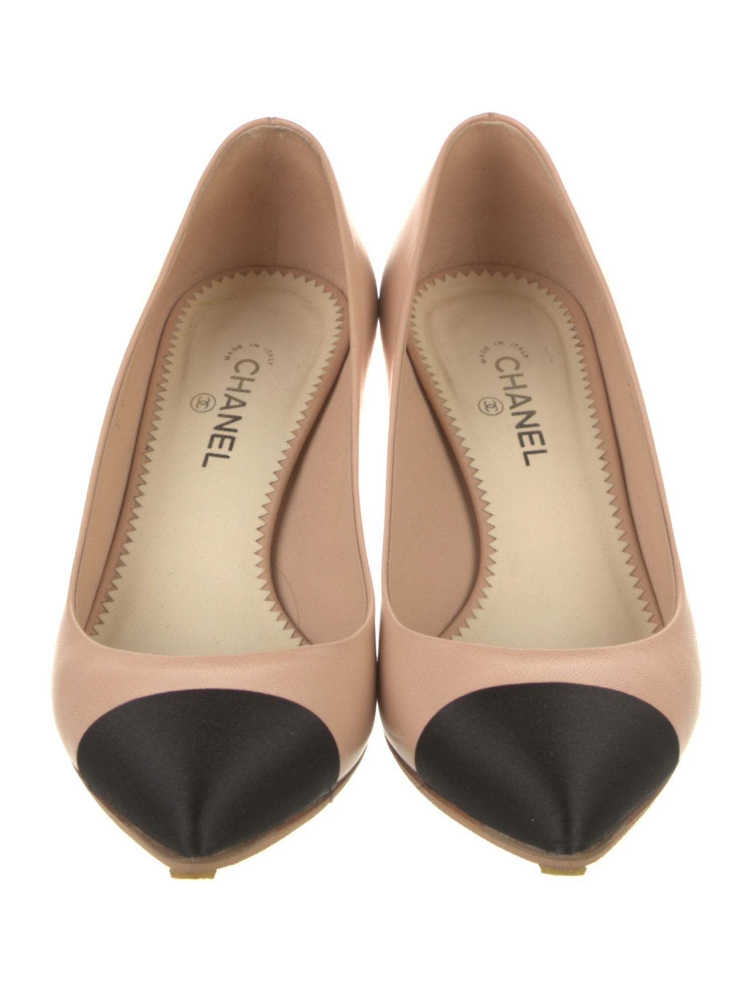 Chanel Interlocking CC Logo Leather Pumps